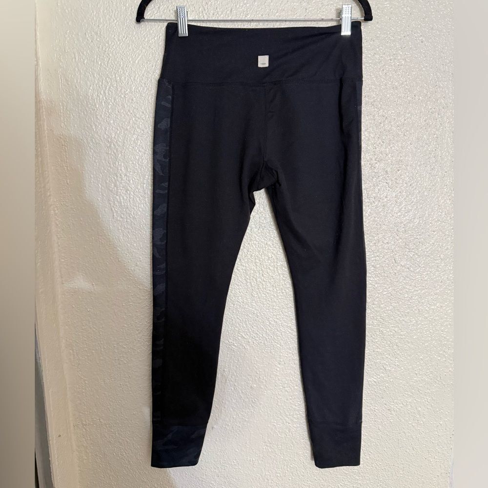 Vuori Asymmetric Color Block Leggings Camo size Medium